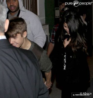normal_usn-out-11-nov-2011_28329 - November 11 - Leaving a TV studio in Madrid with Justin