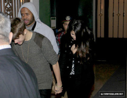 normal_usn-out-11-nov-2011_28529 - November 11 - Leaving a TV studio in Madrid with Justin