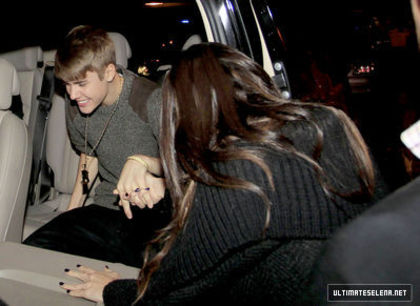 normal_usn-out-11-nov-2011_28829 - November 11 - Leaving a TV studio in Madrid with Justin