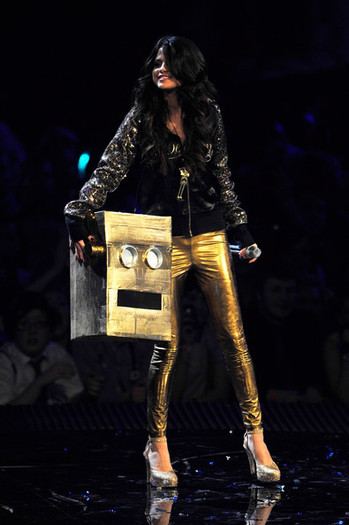 Selena+Gomez+MTV+Europe+Music+Awards+2011+B8zeeHdqoEzl - MTV Europe Music Awards Show - November 6