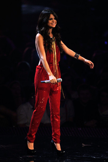 Selena+Gomez+MTV+Europe+Music+Awards+2011+m8W8FLC8ryIl - MTV Europe Music Awards Show - November 6