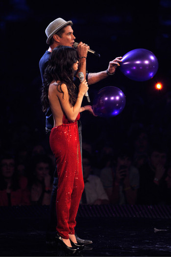 Selena+Gomez+MTV+Europe+Music+Awards+2011+qUcTYy94ZRNl - MTV Europe Music Awards Show - November 6