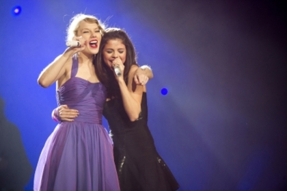 normal_003~39 - xX_Performing with Taylor Swift at Madison Square Garden