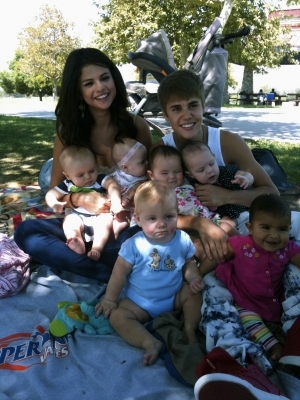 normal_001~40 - xX_Justin and Selena at the Park with some Babies