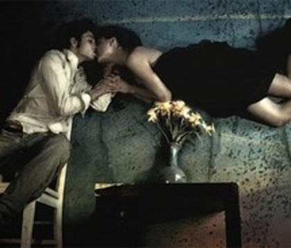 artistic,kiss,photography,surreal-5c6f127c36397eb22879ac6388b989f7_m