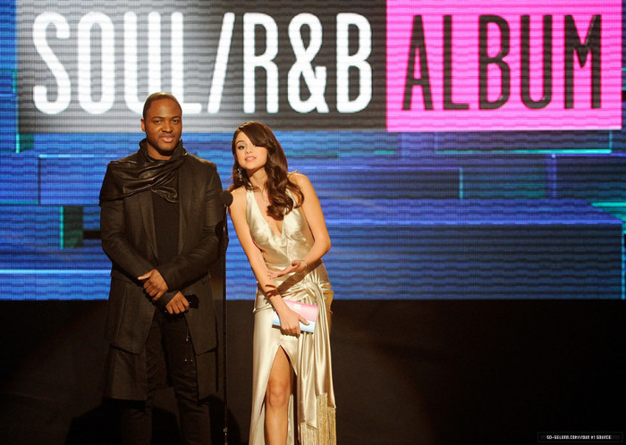 032 - 20 11 2011 American Music Awards