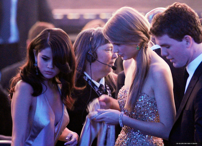 035 - 20 11 2011 American Music Awards