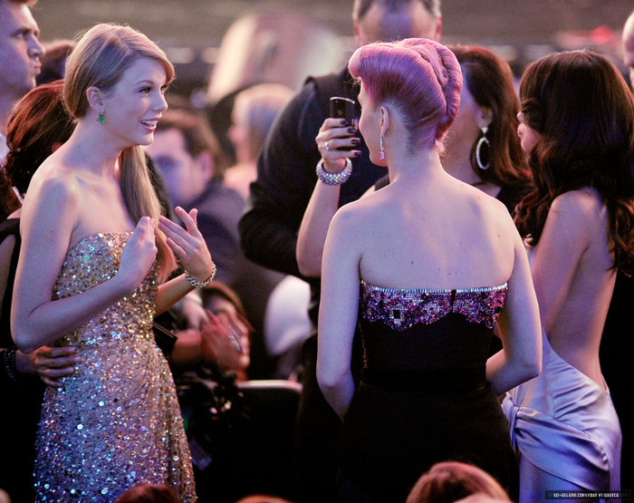 037 - 20 11 2011 American Music Awards