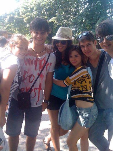 318481_105105989605661_100003187808430_26112_1971451444_n