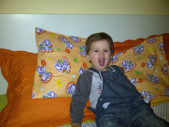 CRISTINA,VEZI CA SUNT RAU:))) - ANDREI A IMPLINIT 1 AN