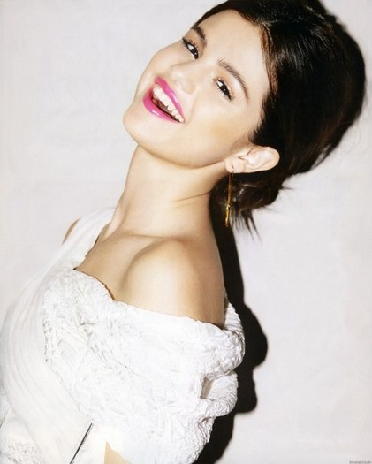 Selena-Gomez-2011-6 - MileY Cyrus si Selena Gomez