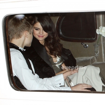 normal_006~28 - November 20th- Selena and Justin Leaving the AMA-s