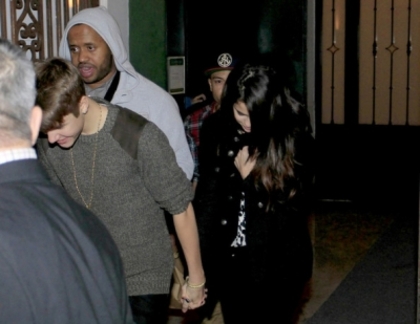 normal_001~35 - November 11 - Leaving a TV studio in Madrid with Justin