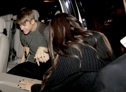 normal_002~33 - November 11 - Leaving a TV studio in Madrid with Justin