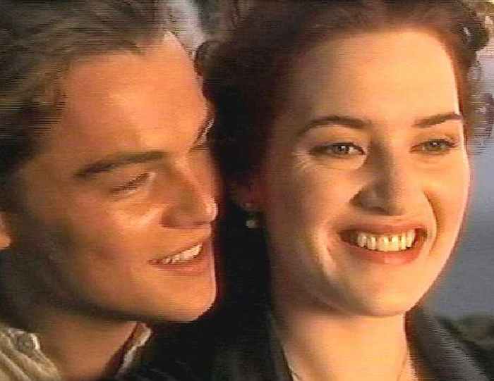 Titanic_Leonardo_di_Caprio_Kate_Winslett_close_up