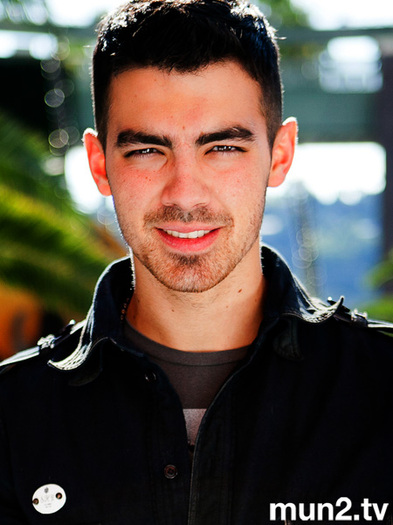 New-PhotoShoot-2011-joe-jonas-27037194-450-600 - 0 0 0 0 0 0 0 0 0 0 0 0 0 0 0 0 0 0 0 0Cat la suta credeti ca sunteti fan joe jona