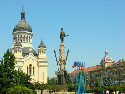 Statuia lui Avram Iancu si Mitropolia