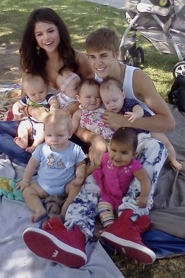 normal_007~26 - Justin and Selena at the Park with some Babies