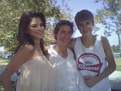 normal_008~23 - Justin and Selena at the Park with some Babies