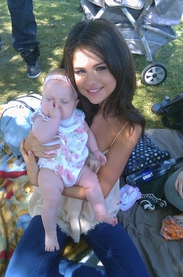 normal_009~22 - Justin and Selena at the Park with some Babies