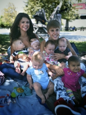 normal_011~17 - Justin and Selena at the Park with some Babies