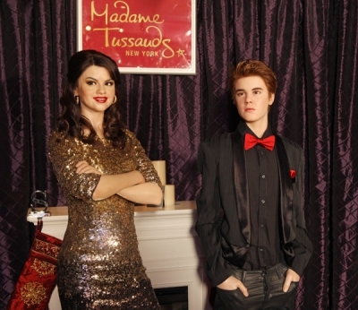 normal_001~36 - Justin and Selena-s Wax Figures at Madame Tussauds New York