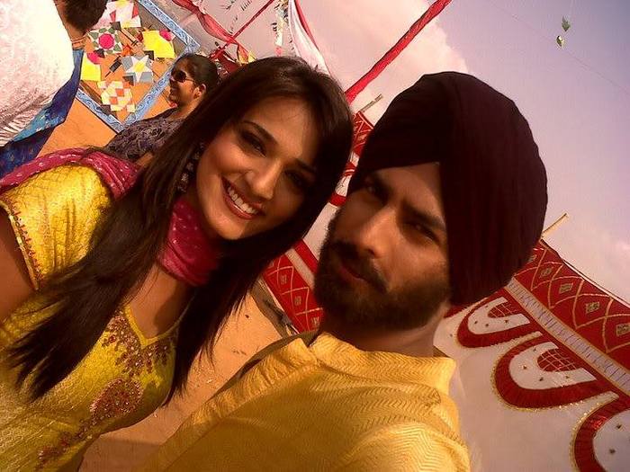 29242_392386392060_565217060_4650292_7228940_n - 0xNeha Jhulka si Sehban Azim-Naina si Yuvrajxx