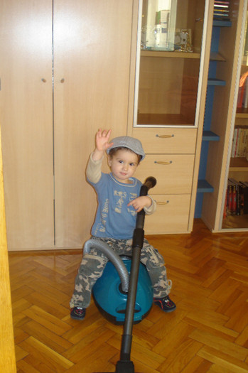 LA MULTI ANI,ROMANI :)