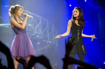 normal_005~36 - Performing with Taylor Swift at Madison Square Garden