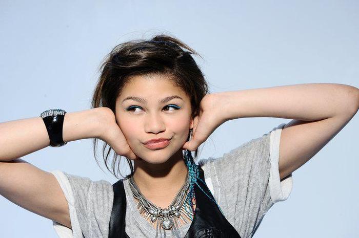 382268_322705554413718_321988917818715_1467352_498898269_n - o - Zendaya Coleman - o