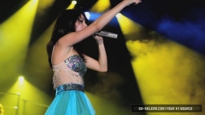 normal_We%20Own%20The%20Night%20Middle%20of%20Nowhere_mp4_057