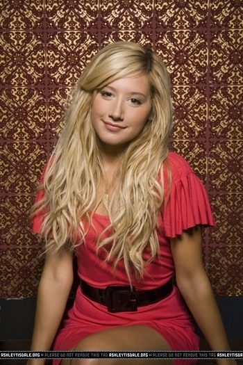 34897672_IPCCOLSUF - ashley tisdale-sedinta foto 6