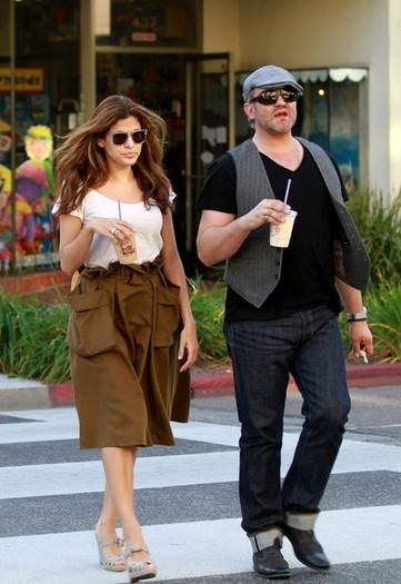 Eva (7) - x - Eva Mendes at the Coffee Bean