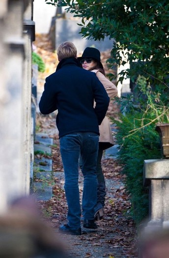 Eva and Ryan (1) - x - Eva Mendes and Ryan Gosling Out and About