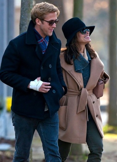 Eva and Ryan (9) - x - Eva Mendes and Ryan Gosling Out and About