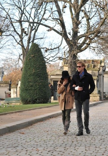 Eva and Ryan (12) - x - Eva Mendes and Ryan Gosling Out and About