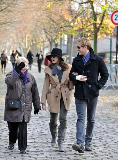 Eva and Ryan (19) - x - Eva Mendes and Ryan Gosling Out and About