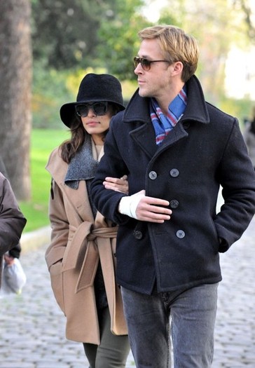 Eva and Ryan (22) - x - Eva Mendes and Ryan Gosling Out and About