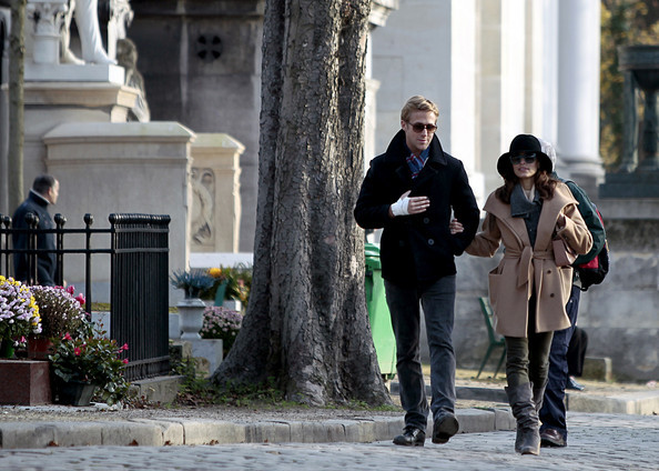 Eva and Ryan (29) - x - Eva Mendes and Ryan Gosling Out and About