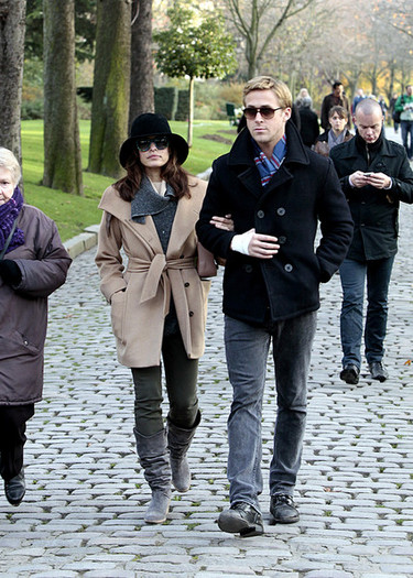 Eva and Ryan (31) - x - Eva Mendes and Ryan Gosling Out and About