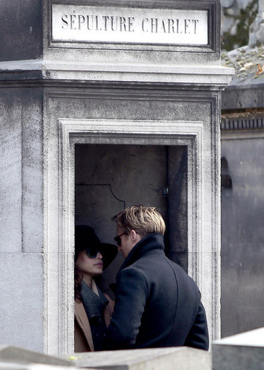Eva and Ryan (48) - x - Eva Mendes and Ryan Gosling Out and About