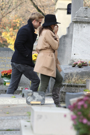 Eva and Ryan (73) - x - Eva Mendes and Ryan Gosling Out and About