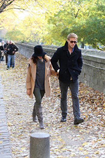 Eva and Ryan (78) - x - Eva Mendes and Ryan Gosling Out and About