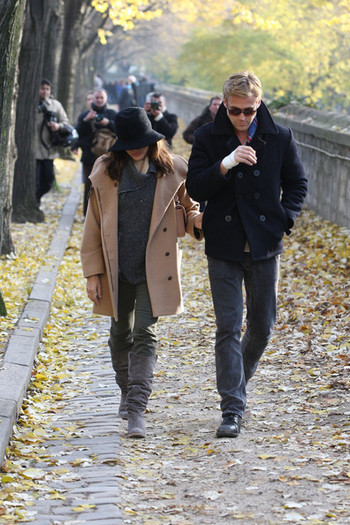 Eva and Ryan (82) - x - Eva Mendes and Ryan Gosling Out and About