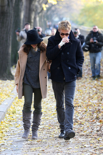 Eva and Ryan (83) - x - Eva Mendes and Ryan Gosling Out and About