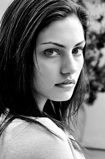 001~8 - o - Phoebe Tonkin - o