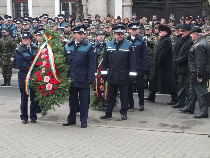 Liviut Olariu si subalternii politisti