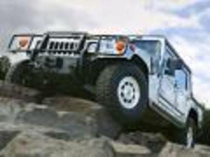 HUMMER PE PIETRE