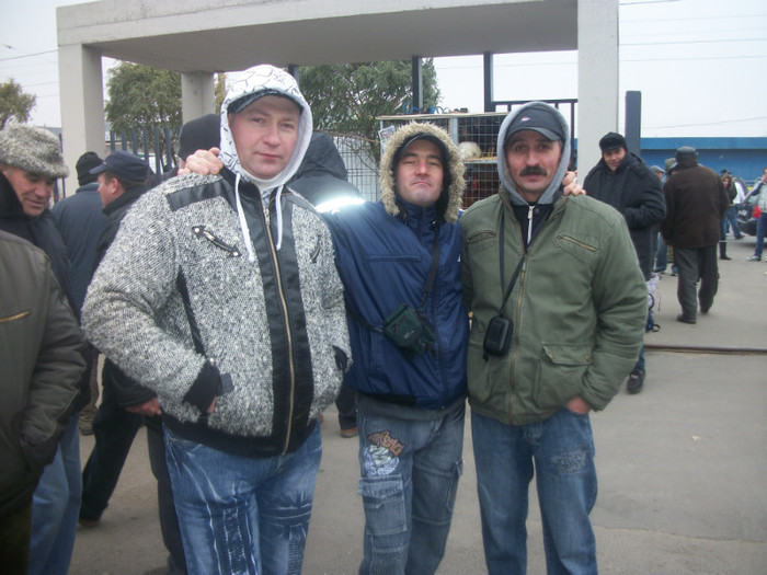 100_1903 - chefuri_intre prieteni porumbari 09-10-11