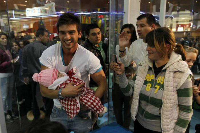 22. cel mai mare fan al tau :))